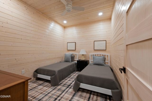 303 Beech Ridge Lane, Gatlinburg, TN 37738