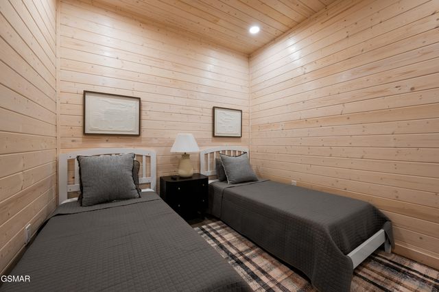 303 Beech Ridge Lane, Gatlinburg, TN 37738