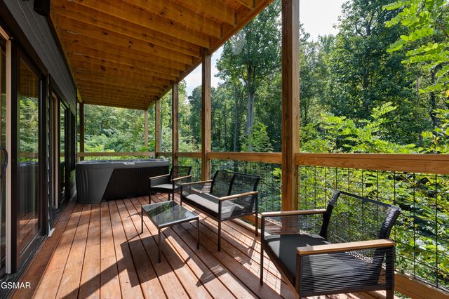 303 Beech Ridge Lane, Gatlinburg, TN 37738