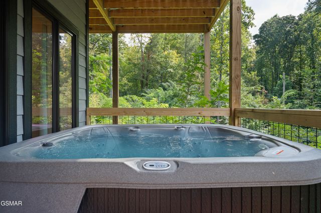 303 Beech Ridge Lane, Gatlinburg, TN 37738