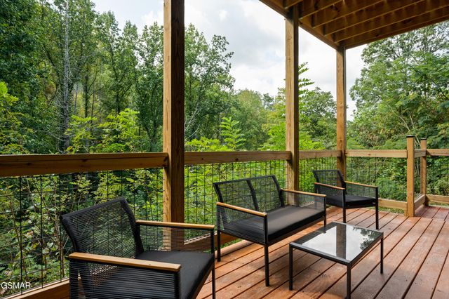 303 Beech Ridge Lane, Gatlinburg, TN 37738