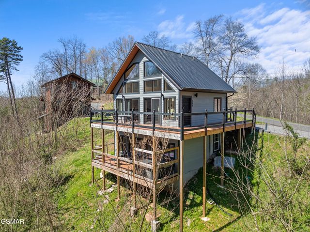303 Beech Ridge Lane, Gatlinburg, TN 37738