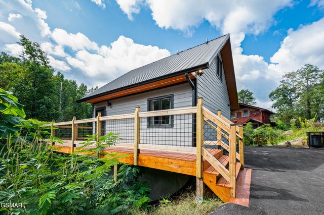 303 Beech Ridge Lane, Gatlinburg, TN 37738