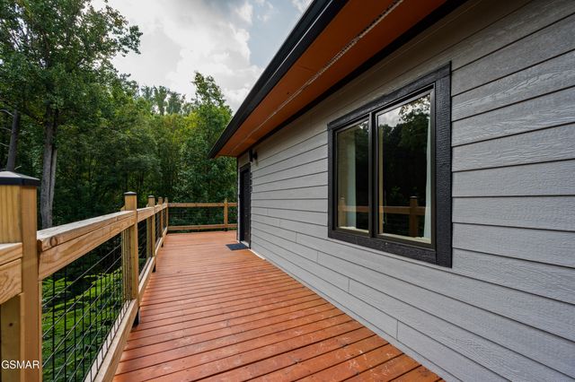 303 Beech Ridge Lane, Gatlinburg, TN 37738