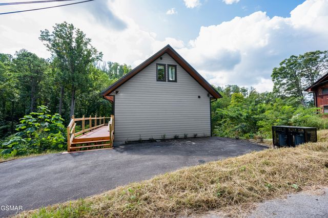 303 Beech Ridge Lane, Gatlinburg, TN 37738