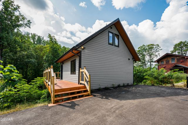 303 Beech Ridge Lane, Gatlinburg, TN 37738