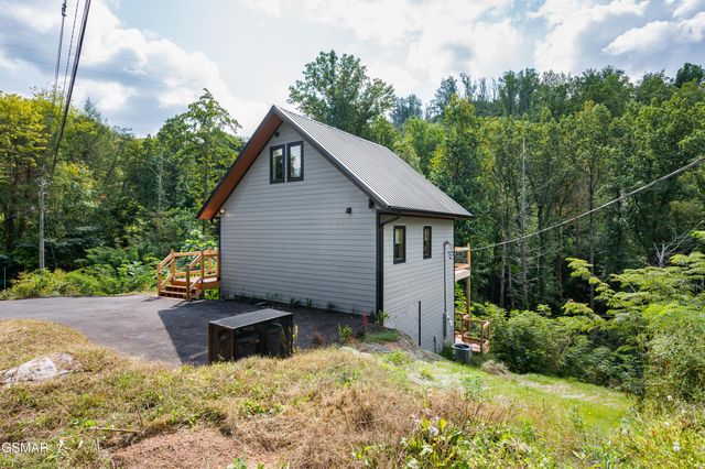 303 Beech Ridge Lane, Gatlinburg, TN 37738