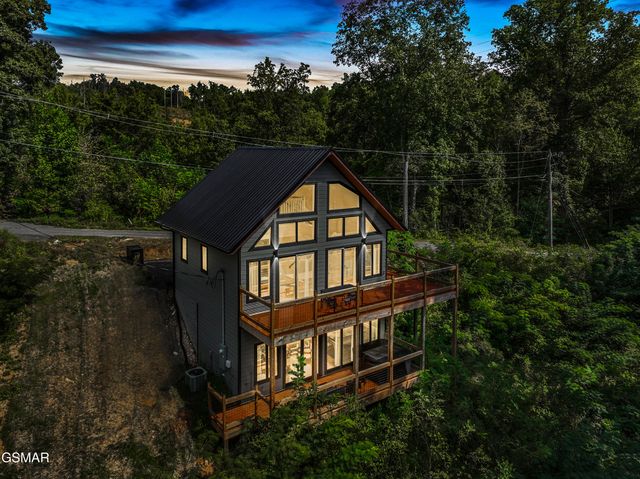 303 Beech Ridge Lane, Gatlinburg, TN 37738