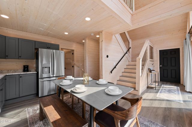 303 Beech Ridge Lane, Gatlinburg, TN 37738