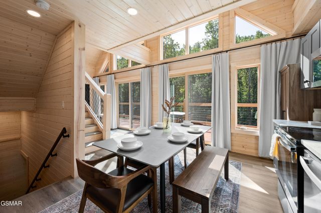 303 Beech Ridge Lane, Gatlinburg, TN 37738