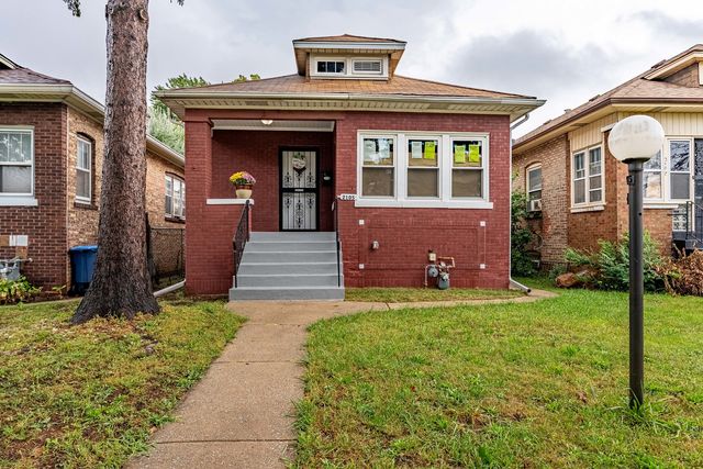 2105 S 7th Avenue, Maywood, IL 60153
