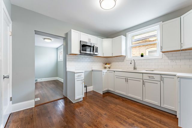 2105 S 7th Avenue, Maywood, IL 60153