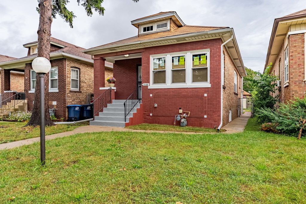 2105 S 7th Avenue, Maywood, IL 60153