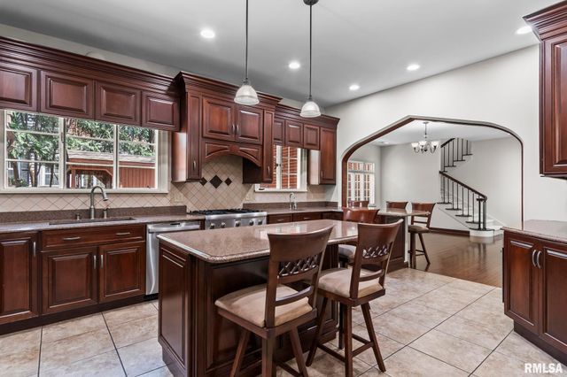 1050 WILLIAMS Boulevard, Springfield, IL 62704