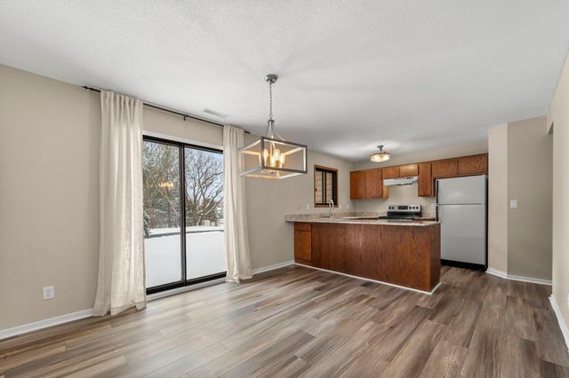 11596 Scotch Pine Court, Eden Prairie, MN 55344