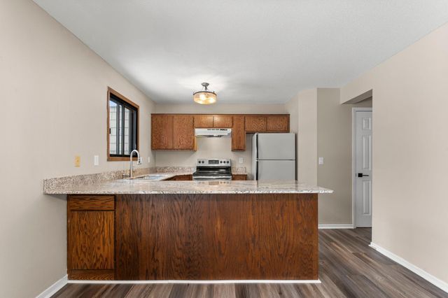 11596 Scotch Pine Court, Eden Prairie, MN 55344