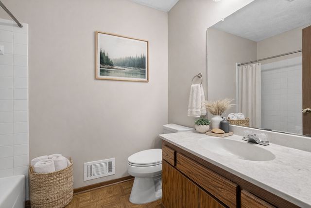 11596 Scotch Pine Court, Eden Prairie, MN 55344