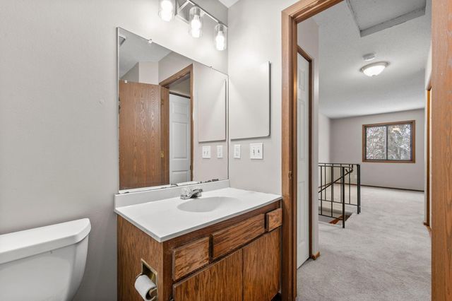 11596 Scotch Pine Court, Eden Prairie, MN 55344