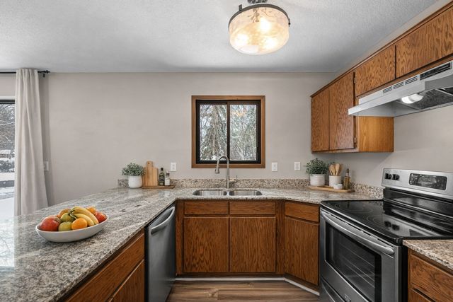 11596 Scotch Pine Court, Eden Prairie, MN 55344