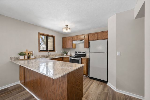 11596 Scotch Pine Court, Eden Prairie, MN 55344