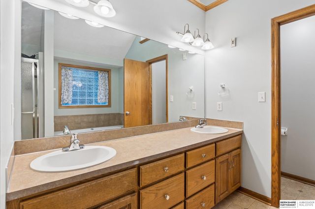 6118 S 175th Terrace, Omaha, NE 68135