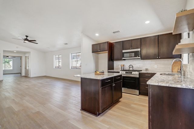 632 Foyt Drive SW, Albuquerque, NM 87121