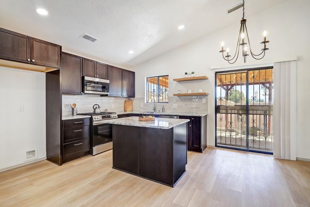 632 Foyt Drive SW, Albuquerque, NM 87121