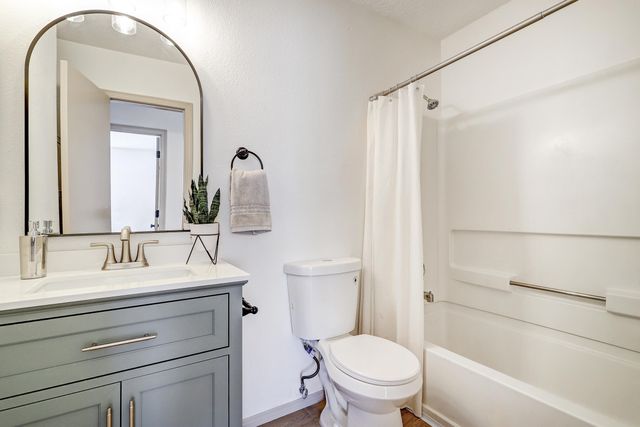 632 Foyt Drive SW, Albuquerque, NM 87121