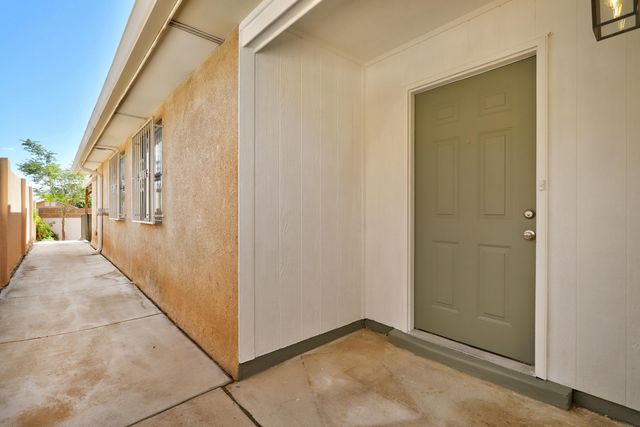 632 Foyt Drive SW, Albuquerque, NM 87121