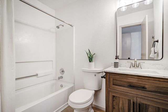 632 Foyt Drive SW, Albuquerque, NM 87121