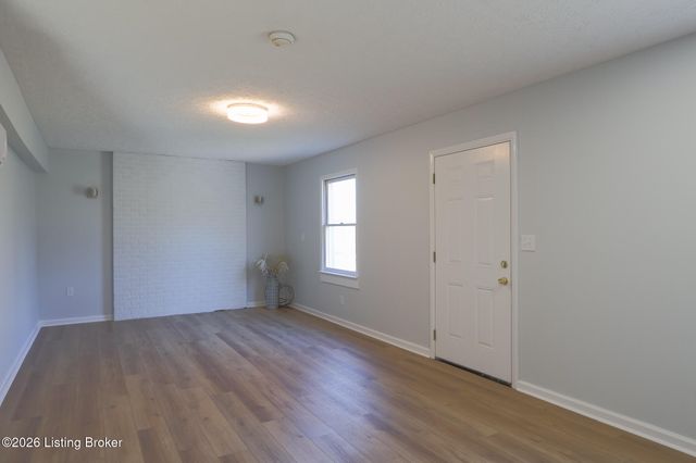 8909 Independence School Rd, Louisville, KY 40228