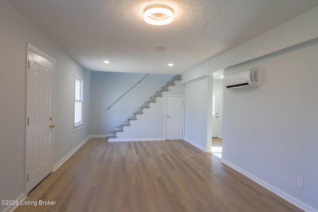 8909 Independence School Rd, Louisville, KY 40228