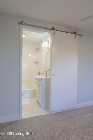 8909 Independence School Rd, Louisville, KY 40228