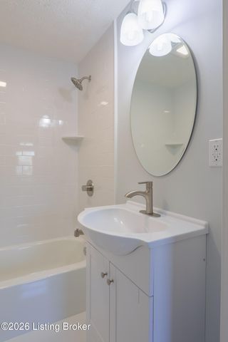 8909 Independence School Rd, Louisville, KY 40228