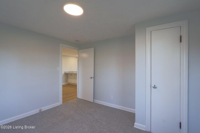 8909 Independence School Rd, Louisville, KY 40228