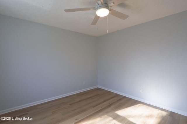 8909 Independence School Rd, Louisville, KY 40228