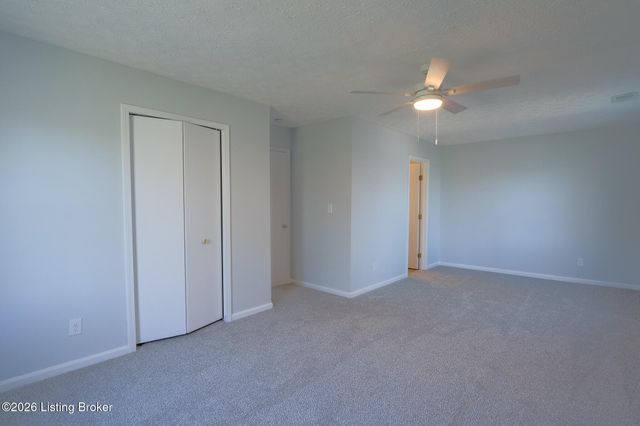 8909 Independence School Rd, Louisville, KY 40228