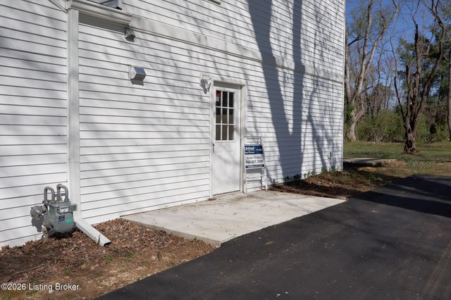 8909 Independence School Rd, Louisville, KY 40228