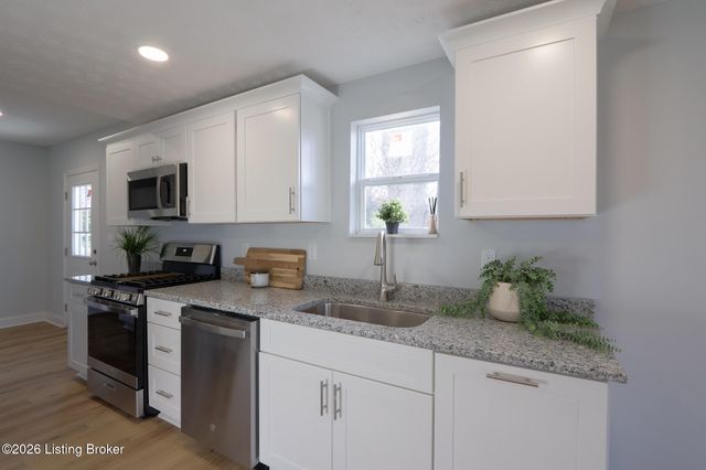 8909 Independence School Rd, Louisville, KY 40228