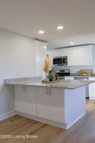 8909 Independence School Rd, Louisville, KY 40228