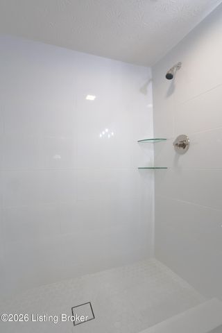 8909 Independence School Rd, Louisville, KY 40228