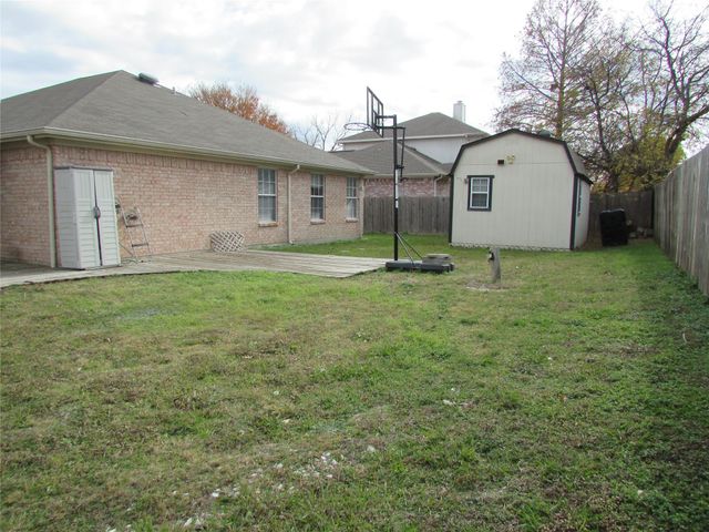 6702 Canyon Creek Drive, Arlington, TX 76001