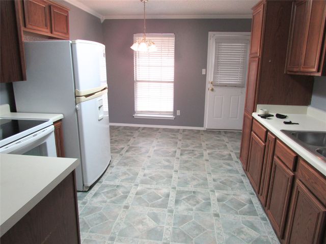 6702 Canyon Creek Drive, Arlington, TX 76001