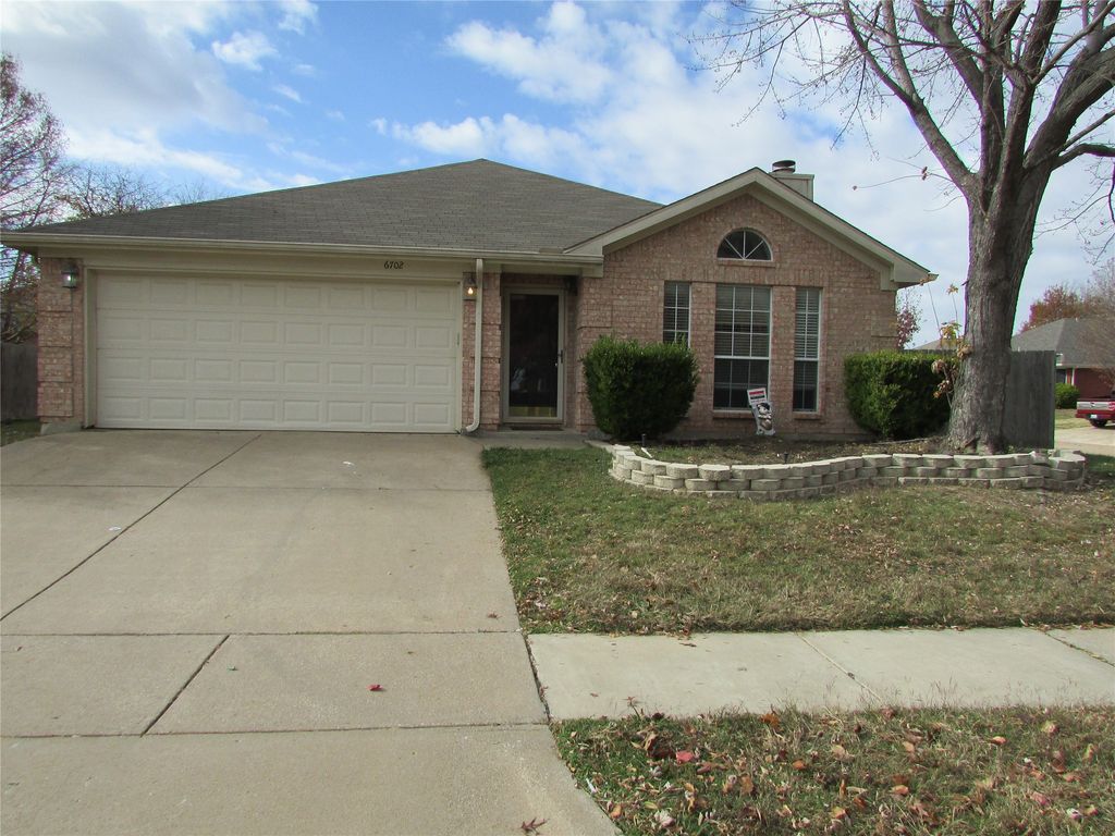 6702 Canyon Creek Drive, Arlington, TX 76001