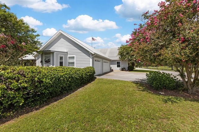 9897 NW 160 AVENUE, Morriston, FL 32668
