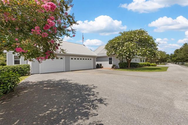 9897 NW 160 AVENUE, Morriston, FL 32668
