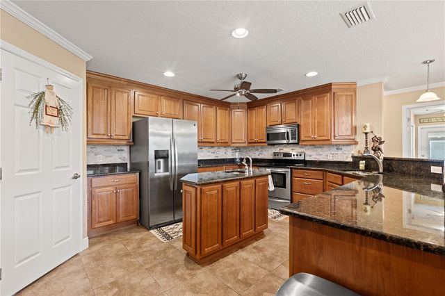 9897 NW 160 AVENUE, Morriston, FL 32668