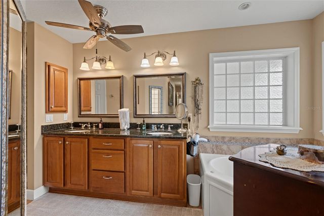 9897 NW 160 AVENUE, Morriston, FL 32668