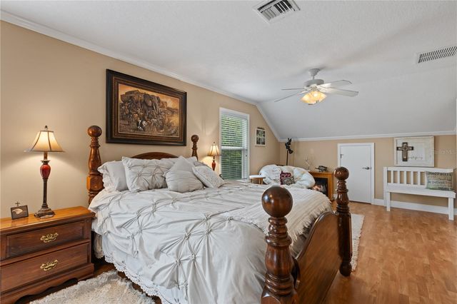 9897 NW 160 AVENUE, Morriston, FL 32668