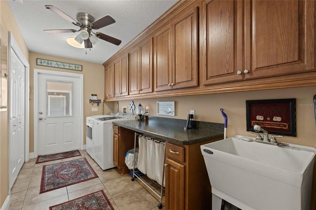 9897 NW 160 AVENUE, Morriston, FL 32668